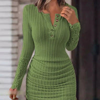 ANTJE - GERIPPTES STRICKKLEID MIT KNÖPFEN – Grün