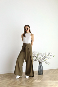 Stella | Weite Leinenhosen mit Spitze – Khaki