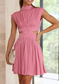 Delilah - Glamouröses und stilvolles Kleid mit Ausschnitt in der Taille für Frauen – Rosa