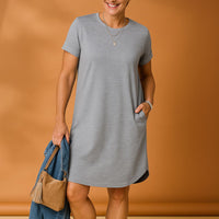 Olivia Sommerkleid | T-Shirt-Kleid aus Baumwolle mit Taschen – Grau