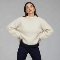 Pullover für Damen mit lockerer Passform und klassischem Rundhals – Beige