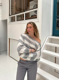 Alina | Lässiger gestreifter Damen-Strickpullover – Grau