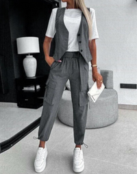 Laura Asymmetrisches Sommer-Set | Stilvolles, trendiges 2-teiliges Set mit Weste und Hose – Grau