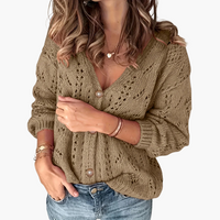 Astrid | Strickjacke mit Knöpfen – Khaki