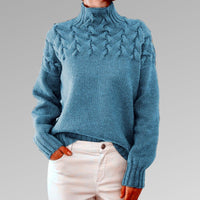 Rollkragenpullover mit Twist-Details – Elegante Wärme mit moderner Raffinesse – Hellblau