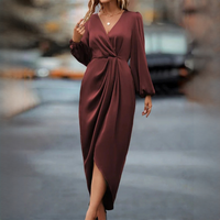 Leona - Modisches Kleid mit langen Ärmeln – Rot