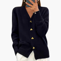Stella | Elegante Strickjacke mit Herzknöpfen – Schwarz
