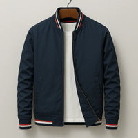 Maverick™ - Stilvolle Gestreifte Bomberjacke – Marine