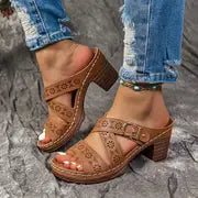 Marlyn - Elegante einfarbige Sandalen für Frauen – Hellbraun