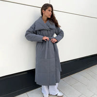 Yieleta | Lange Pufferjacke mit Gürtel – Grau