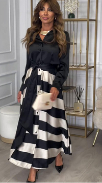 Vandana – Gestreiftes Maxi Kleid – Schwarz