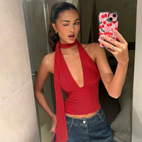 Inaya | Neckholder-Top mit geknotetem Schal – Rot