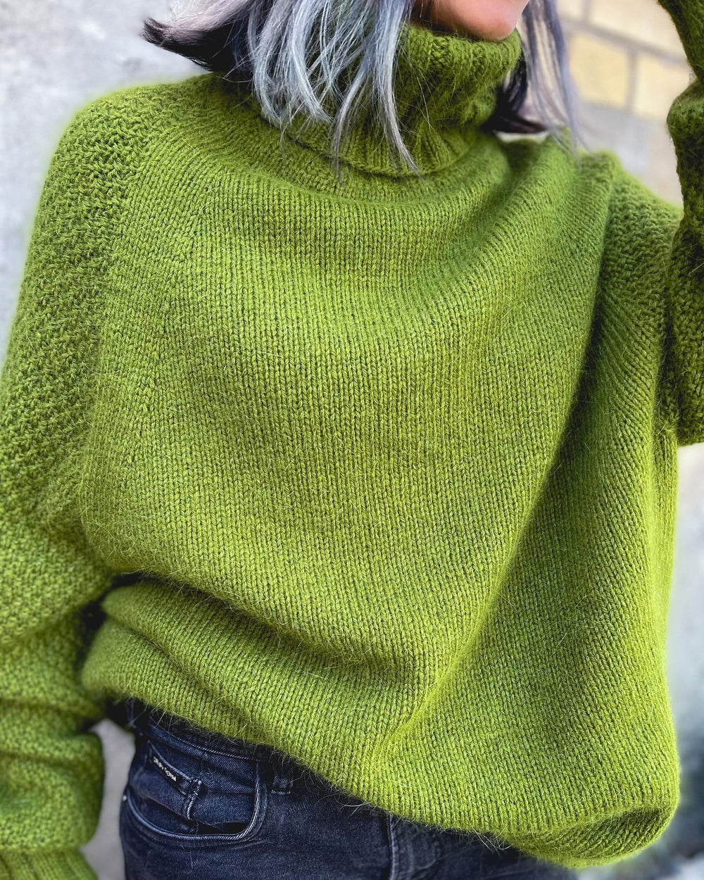 Kovella | Grasgrüner Rollkragenpullover in Übergröße aus Strick