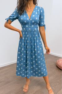Aleksandra - Elegant Polka Dot Dress with V-neck – Hellblau