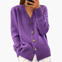 Stella | Elegante Strickjacke mit Herzknöpfen – Lila