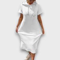 Yareni – Hoodie-Kleid mit urbanem Flair – Weiß