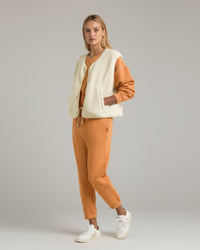 Weiche Teddyweste für Damen mit Druckknöpfen – Beige