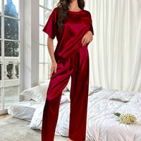 Naomi | Satin-Kurzarmbluse & lange Hose – Burgunderrot