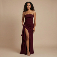 Amy - Strapless Raffung Bodycon Maxikleid mit hohem Schlitz – Dunkelrot