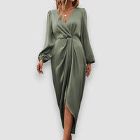 Madelina | Langärmeliges Kleid aus Satin – Olivgrün