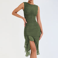 Nelia | Knielanges Kleid mit gerüschtem Schlitz – Oliv