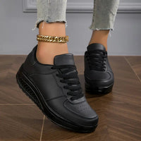 Sable - Plateau-Sneaker mit Schnürung in bequemer Passform – Schwarz