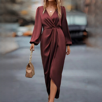 Diantha - Elegantes Kleid mit V-Ausschnitt – Rot