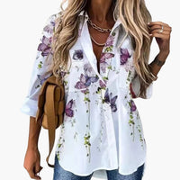 Bluse mit Blumenmuster - Damen Freizeitlook mit Kontrast – Weiß mit blau-violettem Blumenmuster