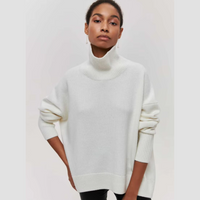 Kurzarm-Rollkragenpullover – Kühne Eleganz mit modernem Flair – Weiß