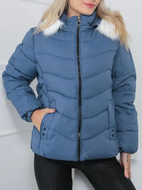 Leynira | Grüne Steppjacke mit Fellkapuze – Blau