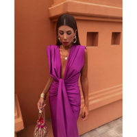 Damen Kleid mit Tiefem V-Ausschnitt mit Rüschen | Midi – Rosa Rot
