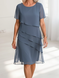 Renate | Elegantes, fließendes Kleid mit Rüschen – Blau