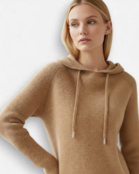 Weicher gerippter pullover für Damen mit Kapuze – Braun