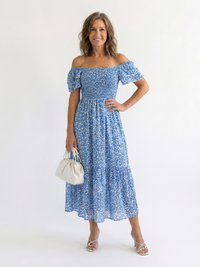 Odette | Off-Shoulder Blumen Smocked Midi Kleid – Himmelblau