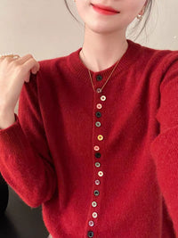 Beatrice - Klassische Strickjacke mit Rundhalsausschnitt – Rot