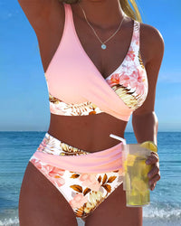 Lena | Bikini mit kontrastierendem Blumenmuster und Schlitz – Rosa