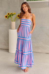 Marisol | Gestreiftes Maxikleid mit Trägern und Taschen – Rosa