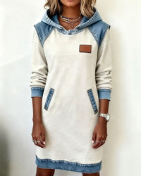 Viktoria – Lässiges Kleid Mit Kapuze und Denim Einsätzen – Weiß