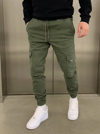 GERALD - SCHMAL GESCHNITTENE CARGOHOSE – Grün