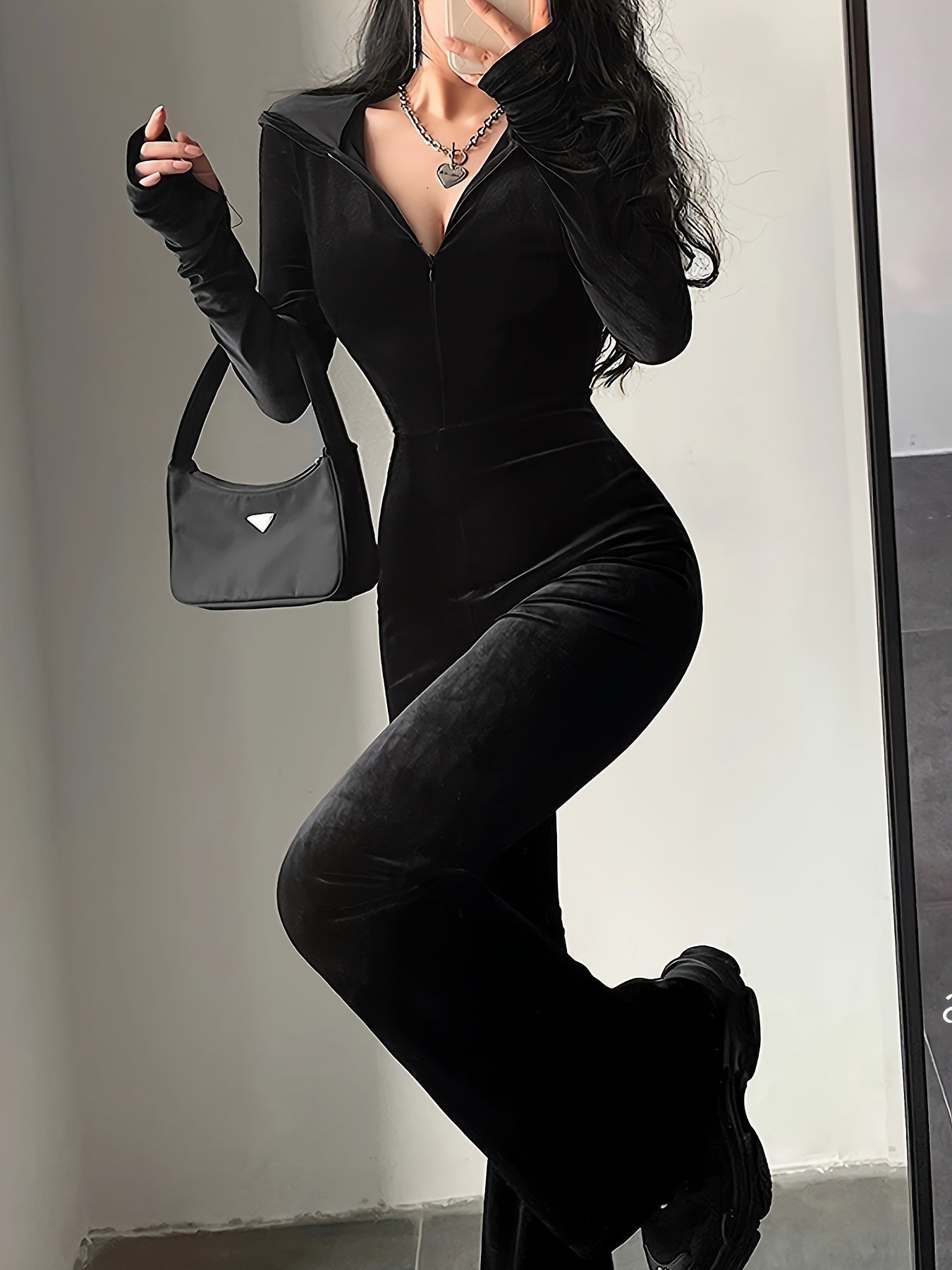 Leyenna | Samt-Jumpsuit mit Reißverschluss
