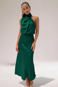 Élodie™ | Glamouröse Satinrobe mit Neckholder. – Grün