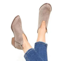 Heidi-Mode | Damen Wildleder Ankle Boots mit Niedrigem Blockabsatz, V-förmiges Design, Reißverschluss – Grau