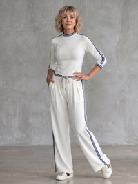 Eirlys | Enganliegendes Langarm-Top mit Weitbein-Hosen-Set – Weiß