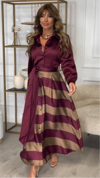 Vandana – Gestreiftes Maxi Kleid – Burgunderrot
