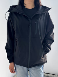 Winddichte Regenjacke mit Kapuze für Damen | Langarm – Schwarz
