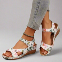 Ilona | Handgefertigte Wedge-Sandalen aus Premium-Material – Design und Farbe