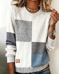 Julia | Casual Damen Pullover modern & farbig getragen – Hellgrau