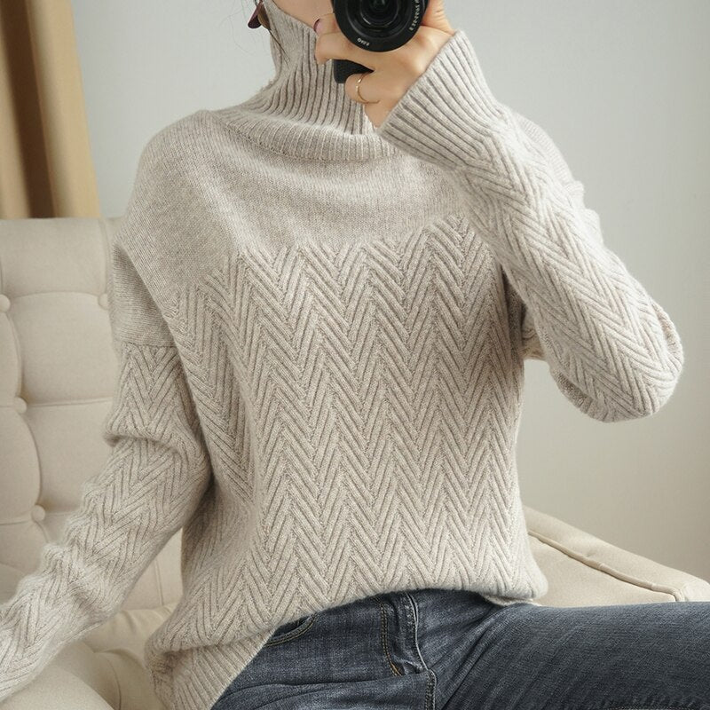 Korivis | Langärmeliger Chevron-Pullover mit Hohem Ausschnitt