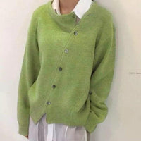 Klara - Weiche Damenstrickjacke mit diagonalem Knopfverschluss – Grün