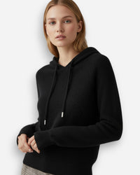 Weicher gerippter pullover für Damen mit Kapuze – Schwarz